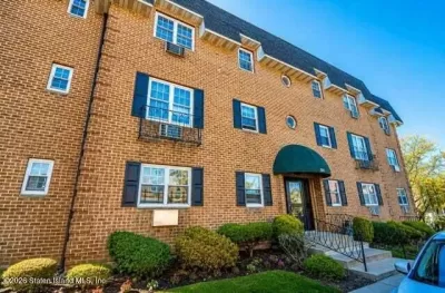 House for Sale in Staten Island, NY