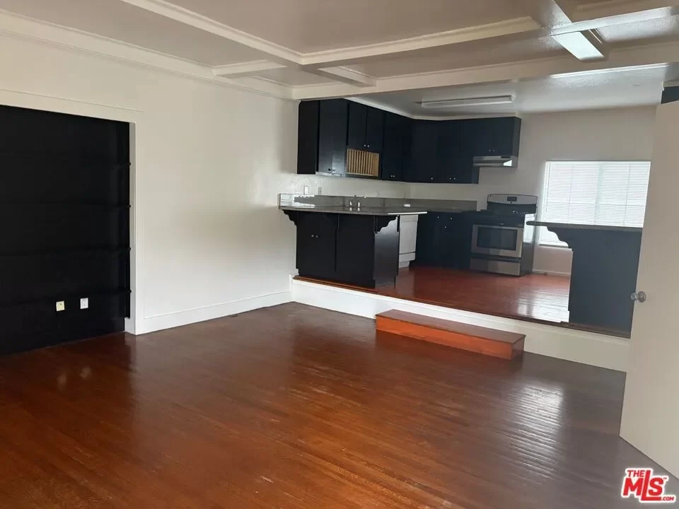 5BR Multi-Family for Sale in Los Angeles, CA