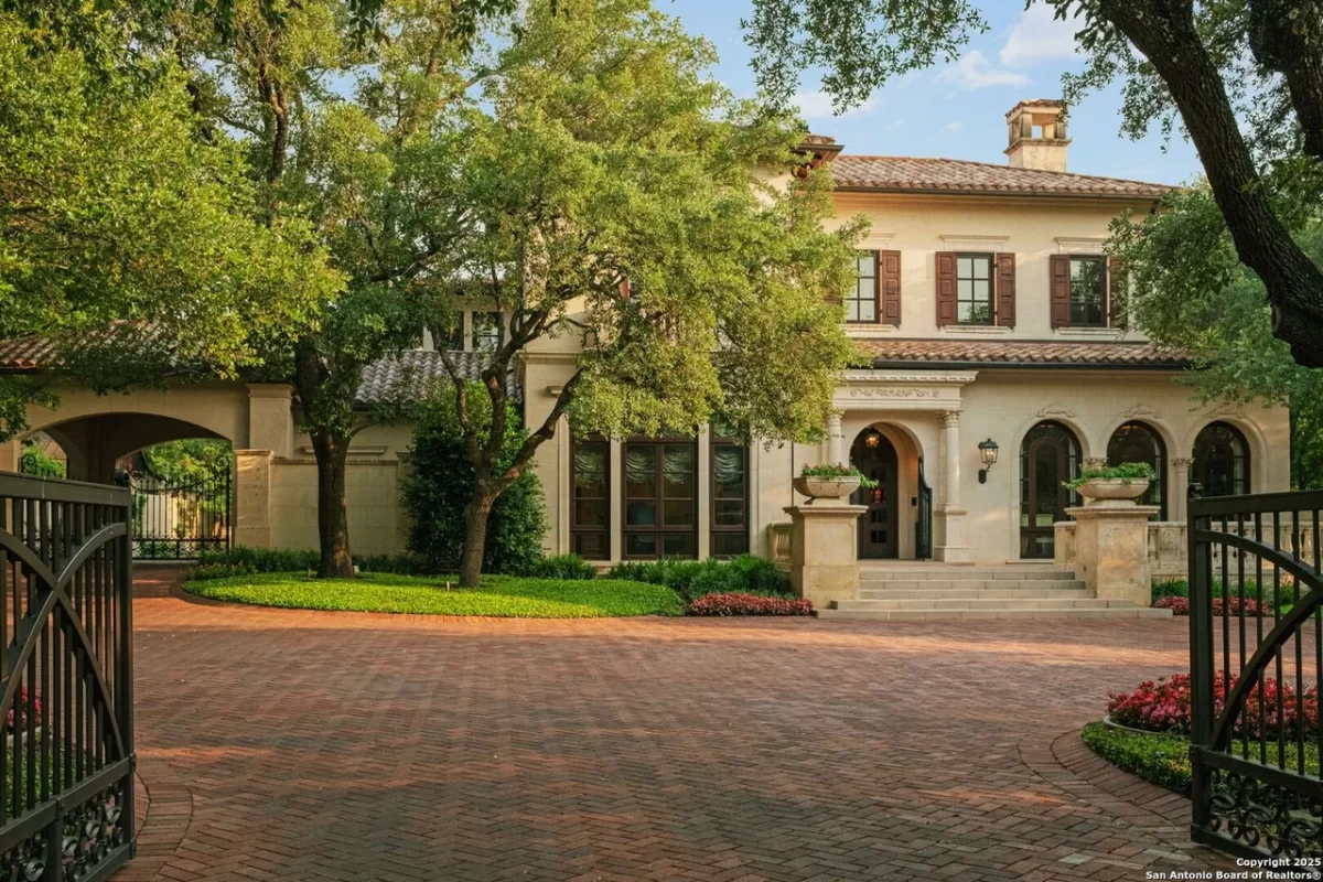 4BR House for Sale in Terrell Hills, TX