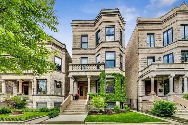 4BR Condo for Sale in Chicago, IL