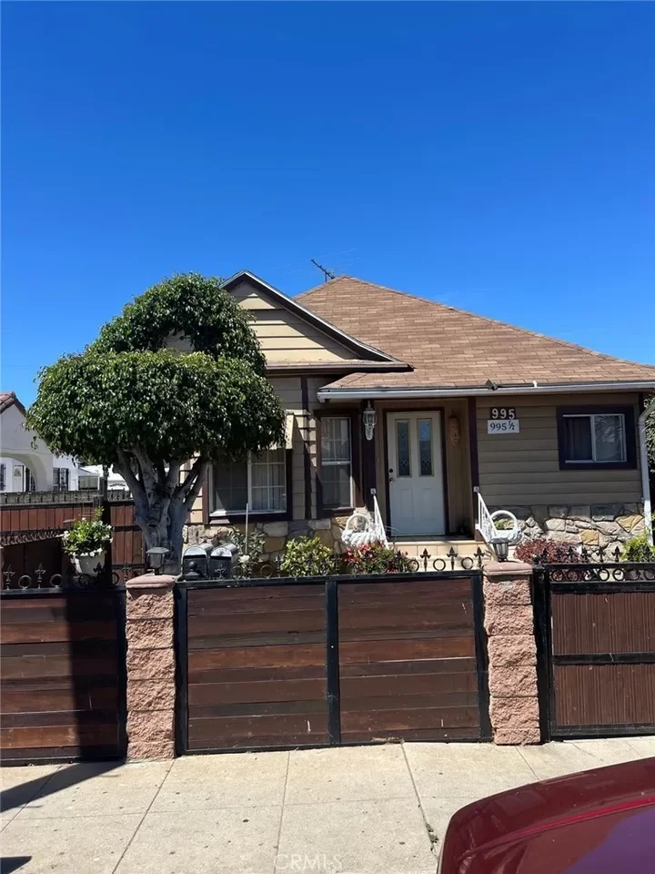 5BR Multi-Family for Sale in Los Angeles, CA