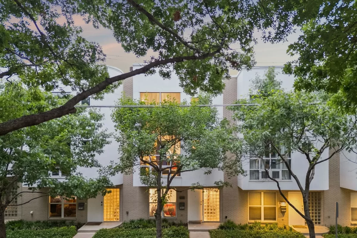 2BR Townhouse for Sale in Dallas, TX