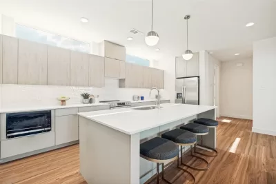 3BR Townhouse for Sale in Dallas, TX