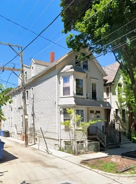 2BR House for Rent in Chicago, IL