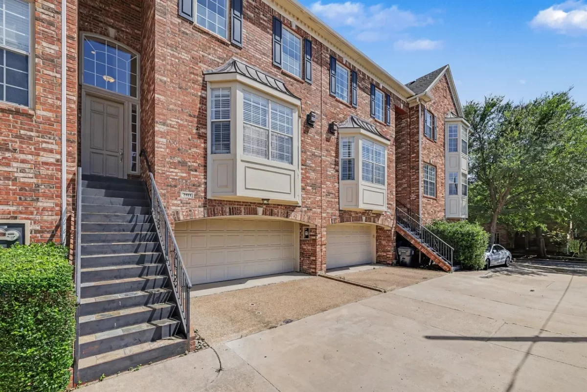 3BR Townhouse for Sale in Dallas, TX