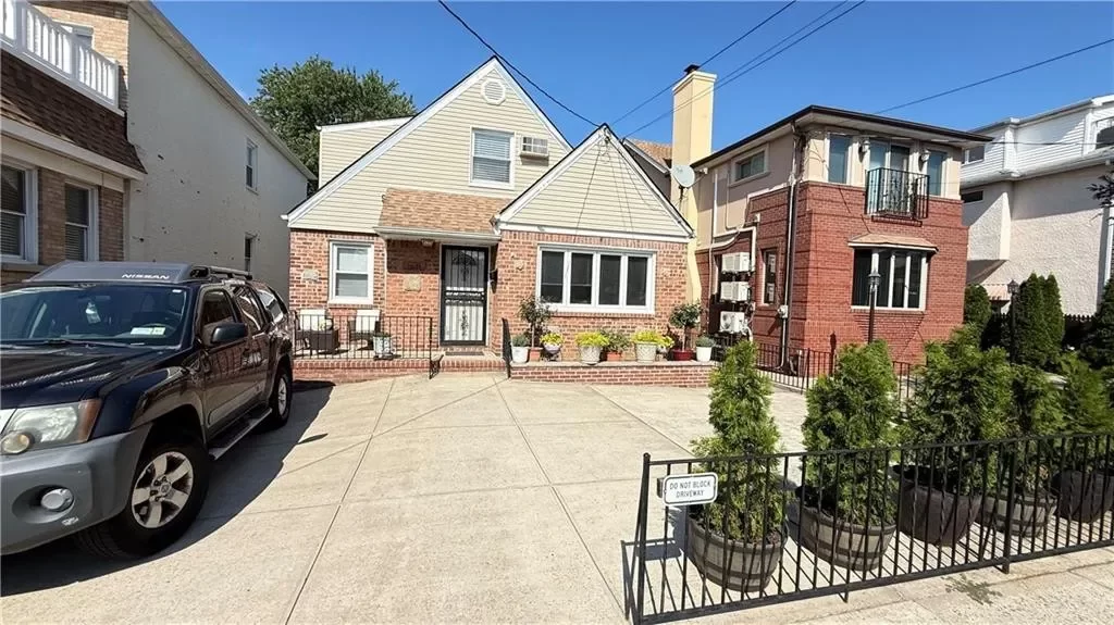3BR Multi-Family for Sale in Brooklyn, NY
