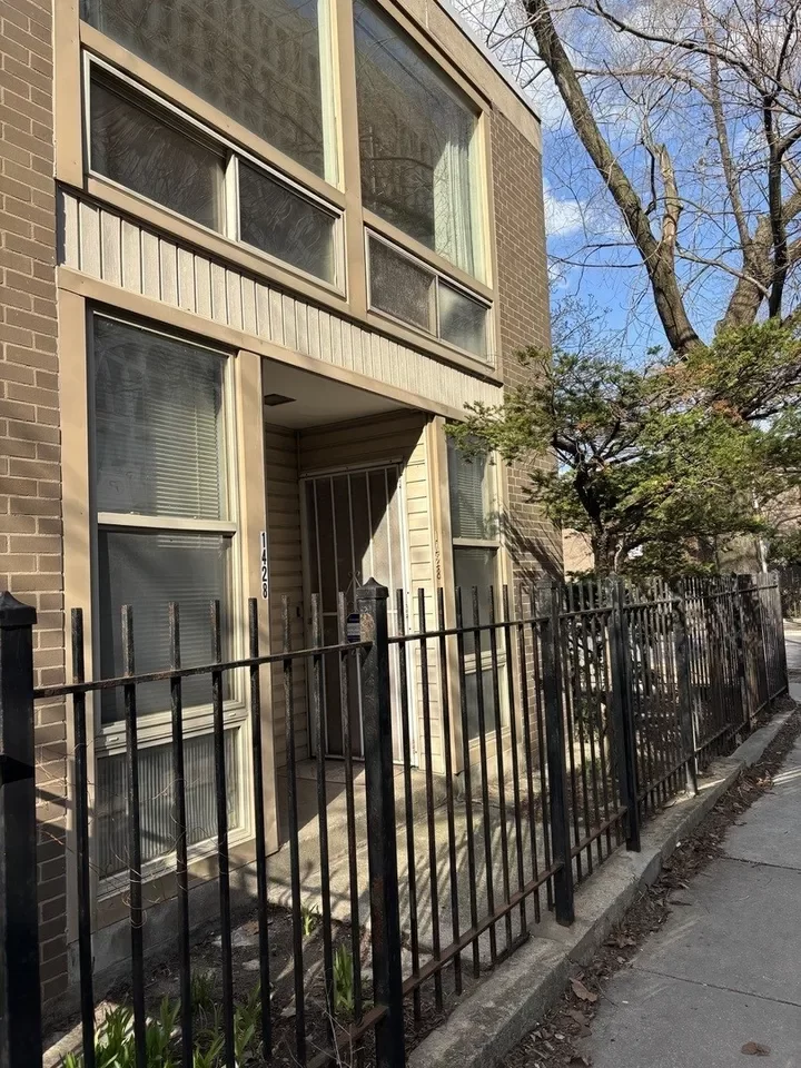 3BR Townhouse for Sale in Chicago, IL