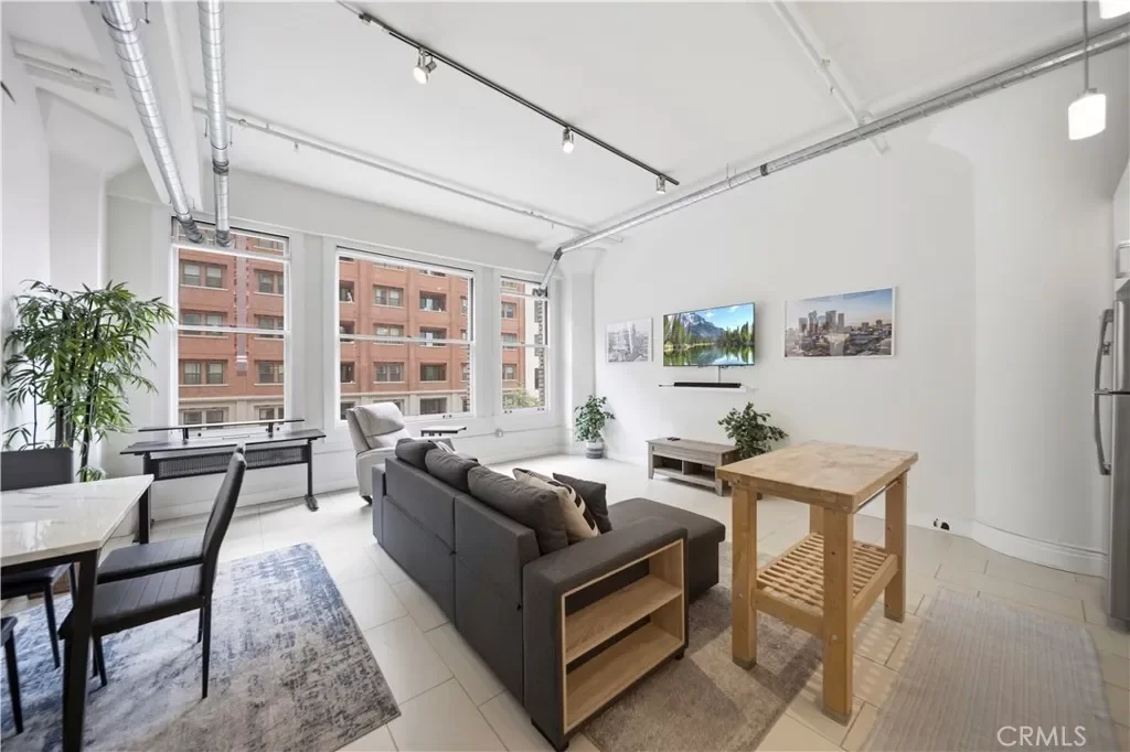 1BR Condo for Sale in Los Angeles, CA