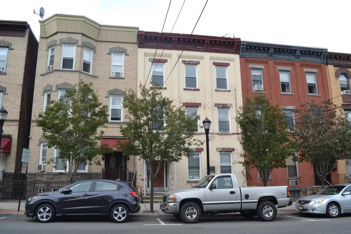 6BR Multi-Family for Sale in Union City, NJ