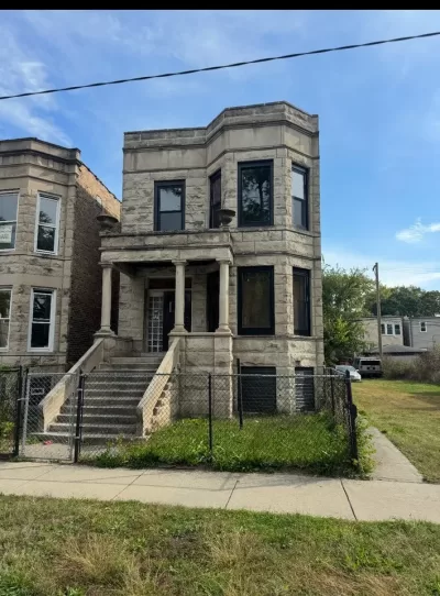 8BR Multi-Family for Sale in Chicago, IL