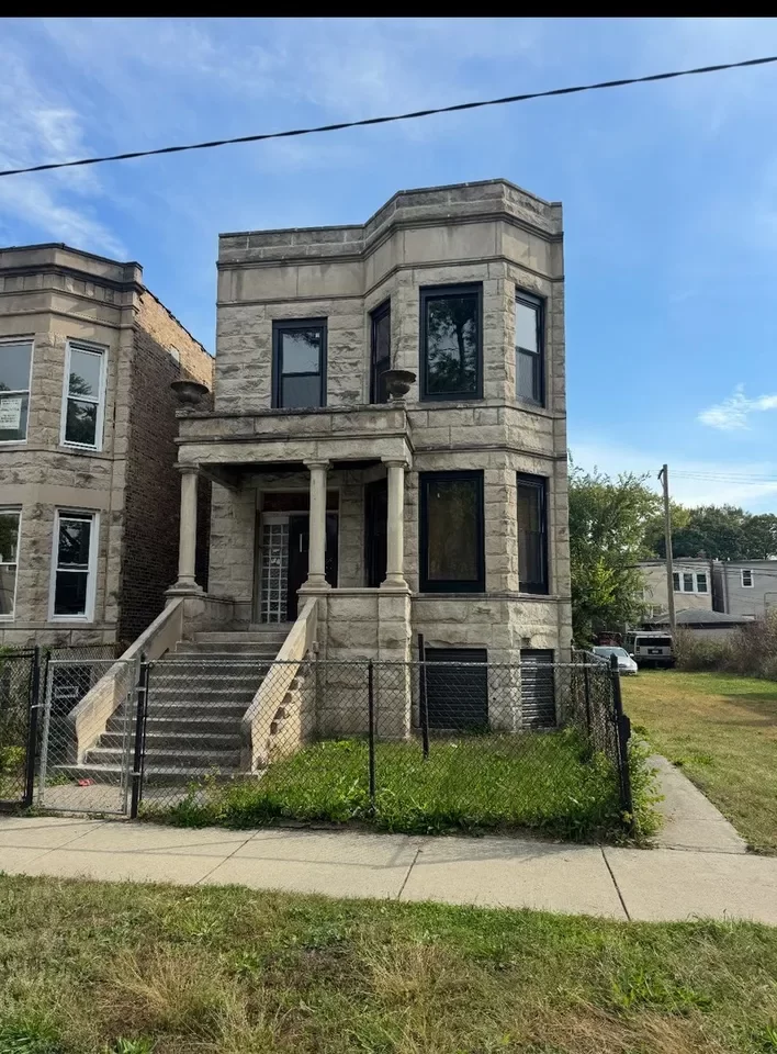 8BR Multi-Family for Sale in Chicago, IL
