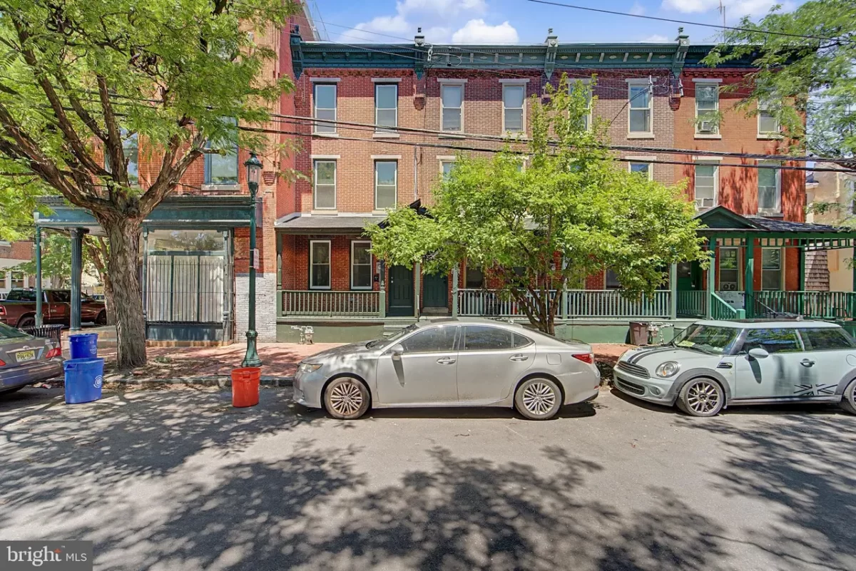 6BR Townhouse for Sale in Camden, NJ