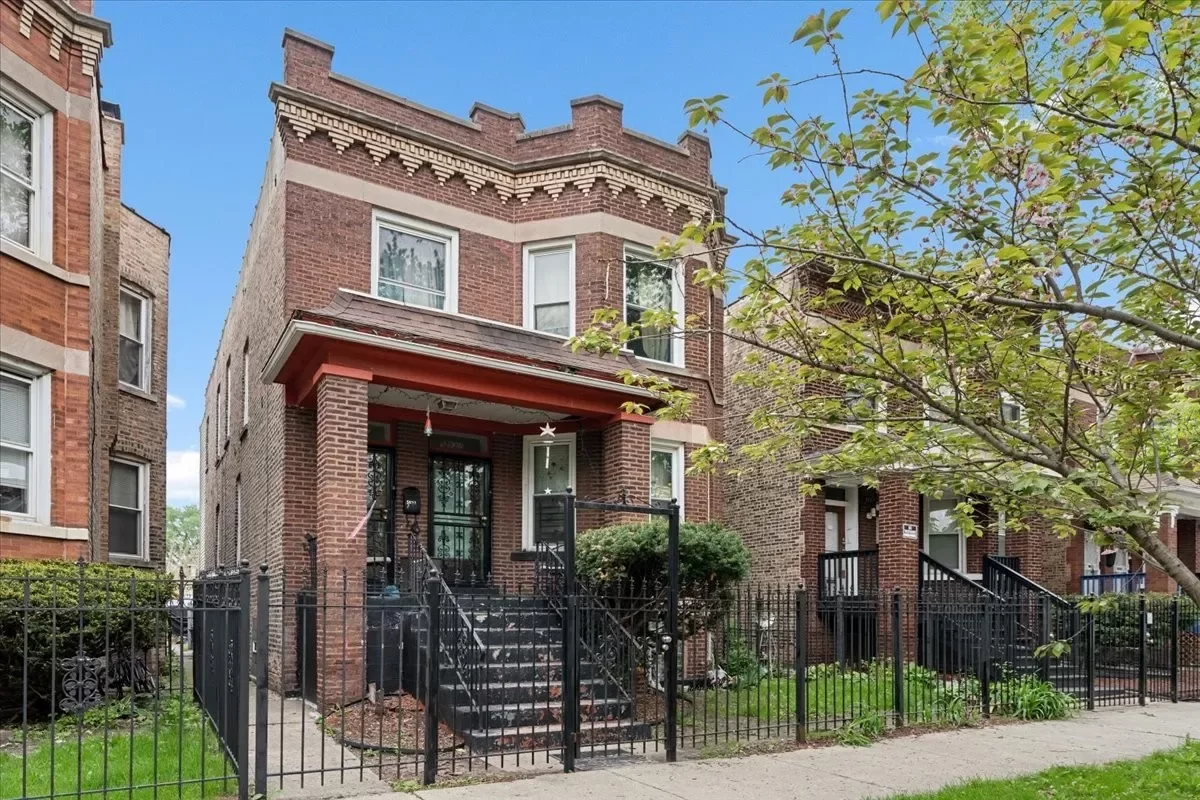 5BR Multi-Family for Sale in Chicago, IL