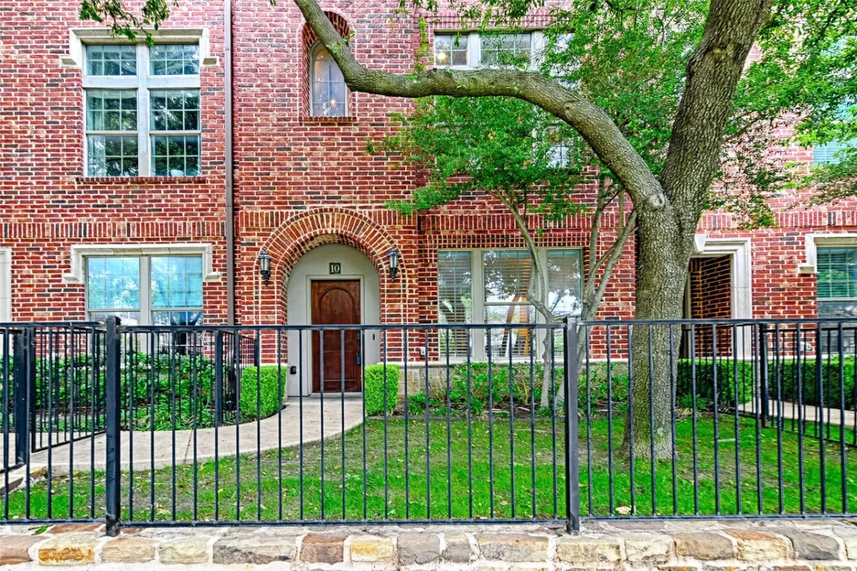 2BR Condo for Sale in Dallas, TX