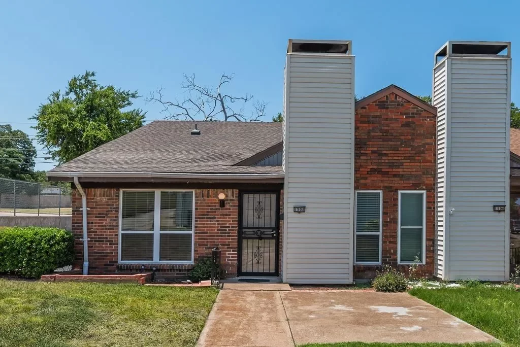 2BR Townhouse for Sale in Dallas, TX
