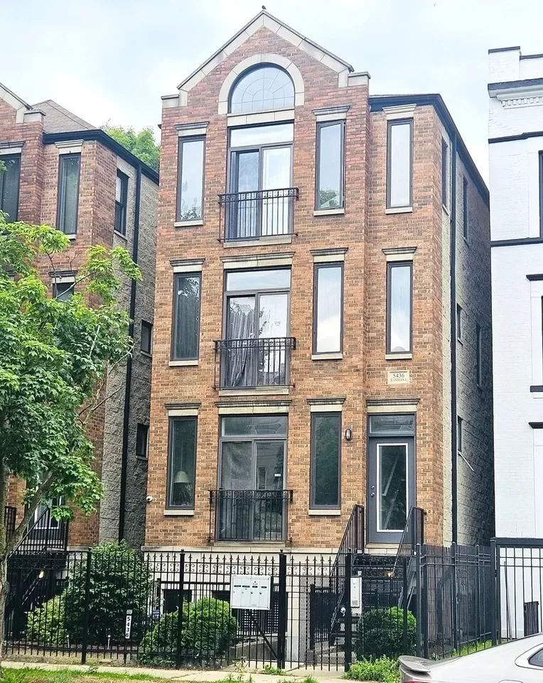 3BR Condo for Sale in Chicago, IL