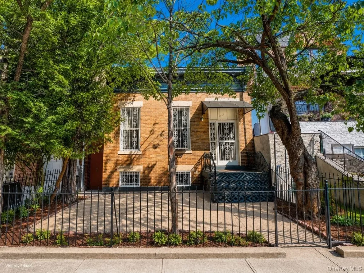 5BR Multi-Family for Sale in Astoria, NY