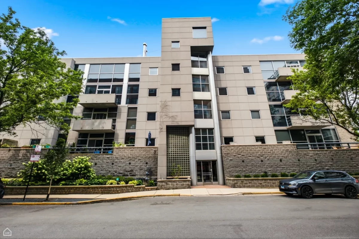 2BR Condo for Sale in Chicago, IL