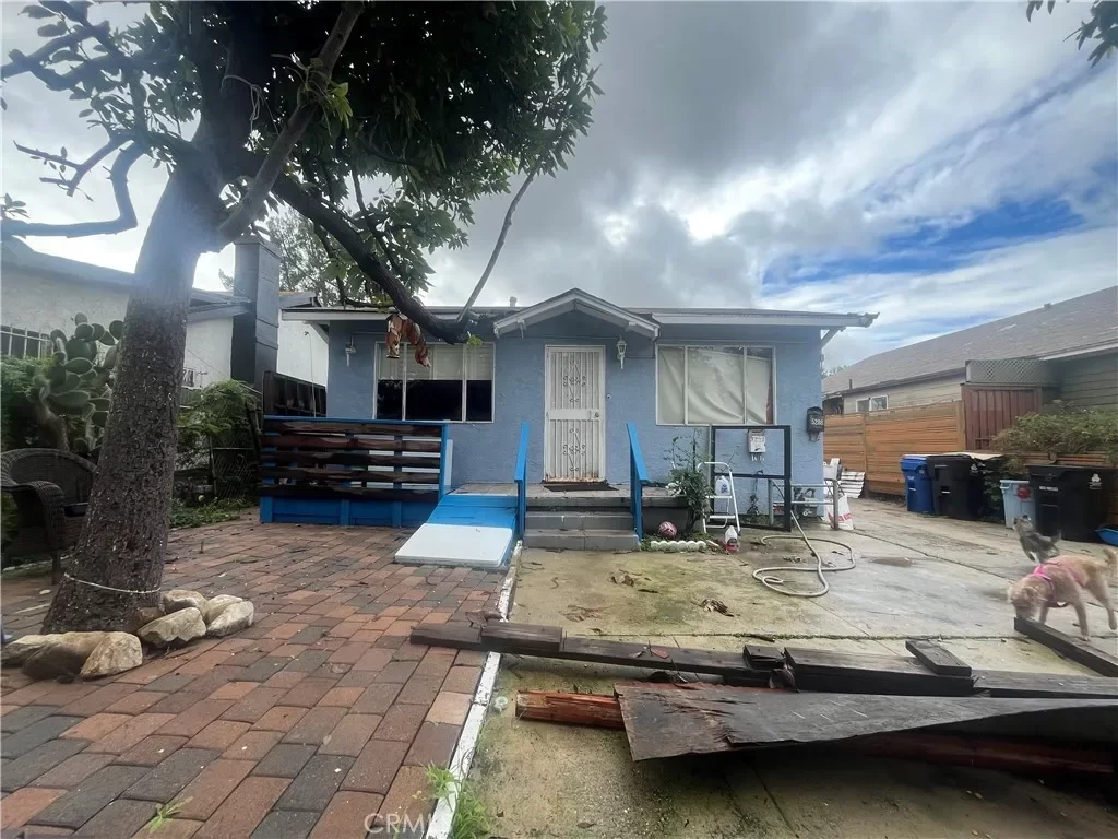 3BR Multi-Family for Sale in Los Angeles, CA