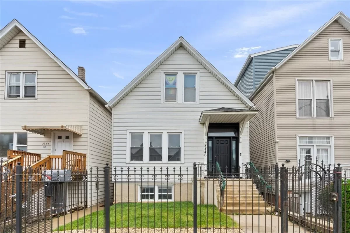 4BR Multi-Family for Sale in Chicago, IL