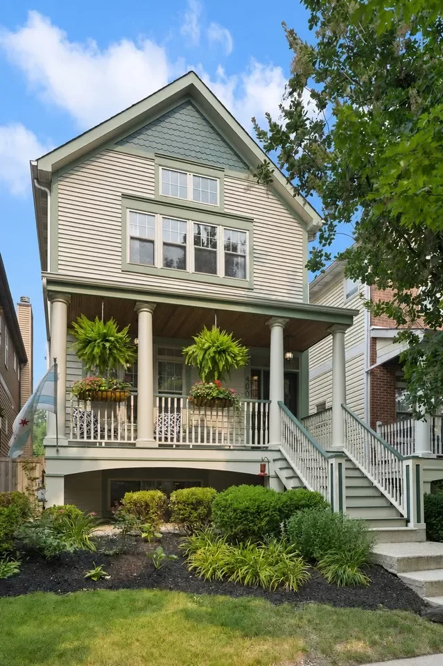 4BR House for Sale in Chicago, IL