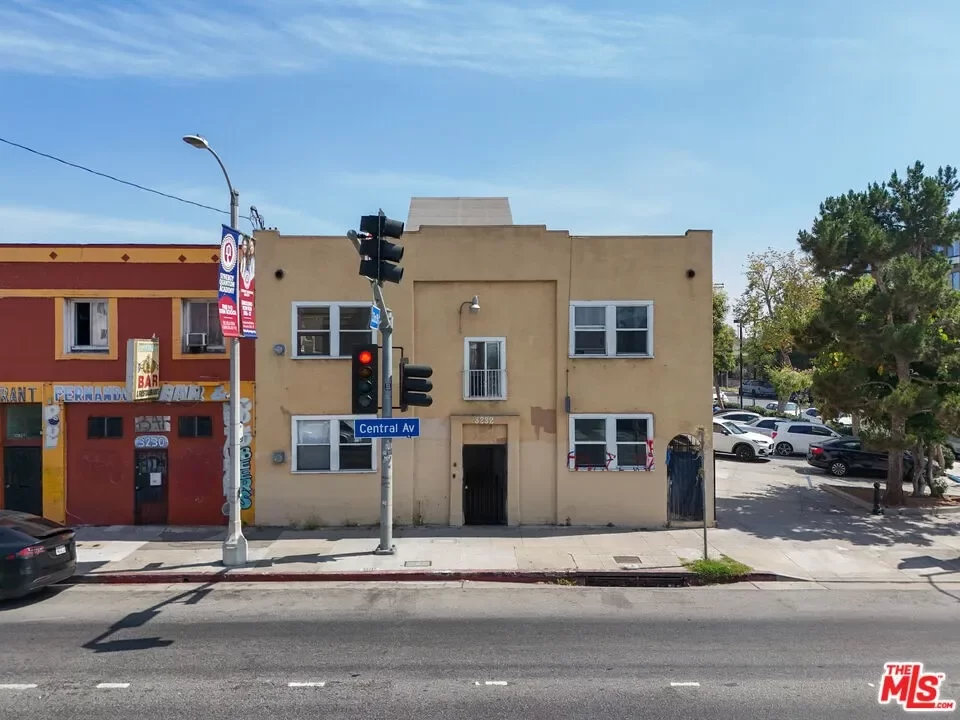 6BR Multi-Family for Sale in Los Angeles, CA