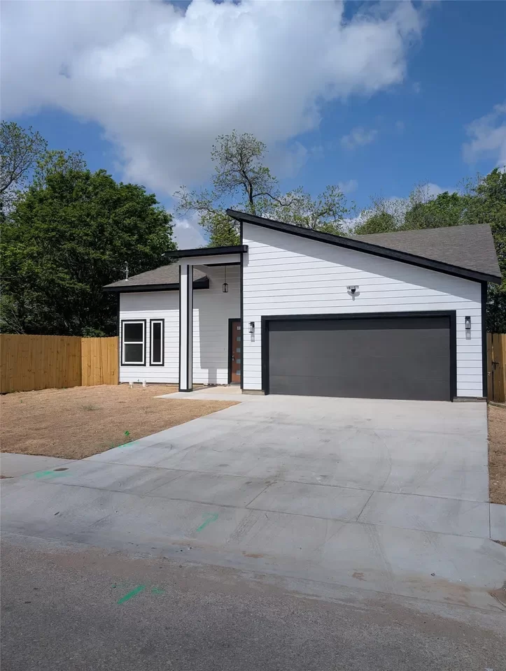 4BR House for Sale in Dallas, TX