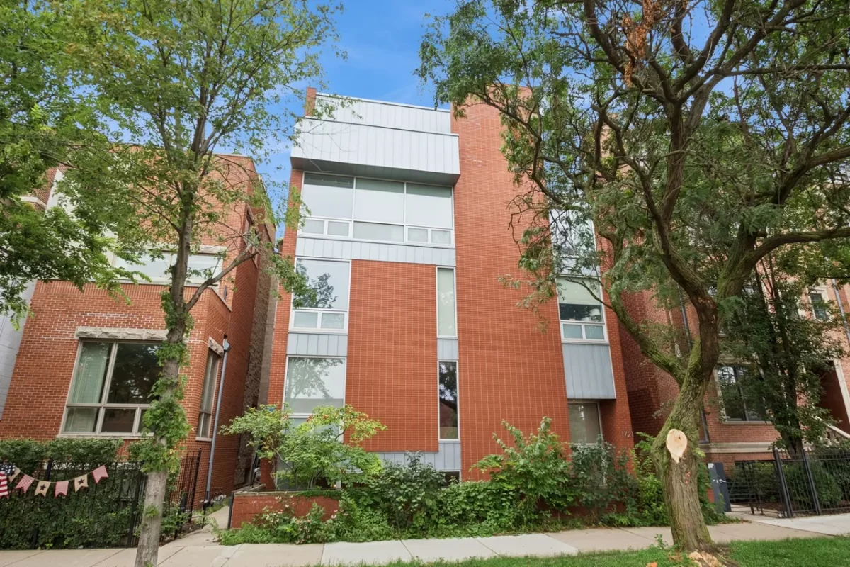 2BR Condo for Sale in Chicago, IL