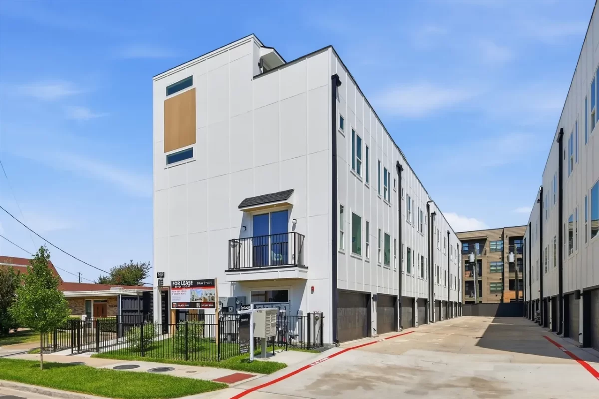 3BR Townhouse for Rent in Dallas, TX