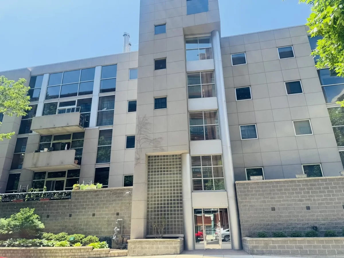 2BR Condo for Sale in Chicago, IL