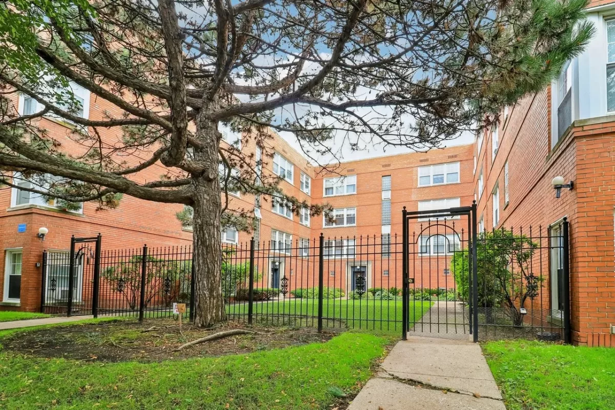 2BR Condo for Sale in Chicago, IL