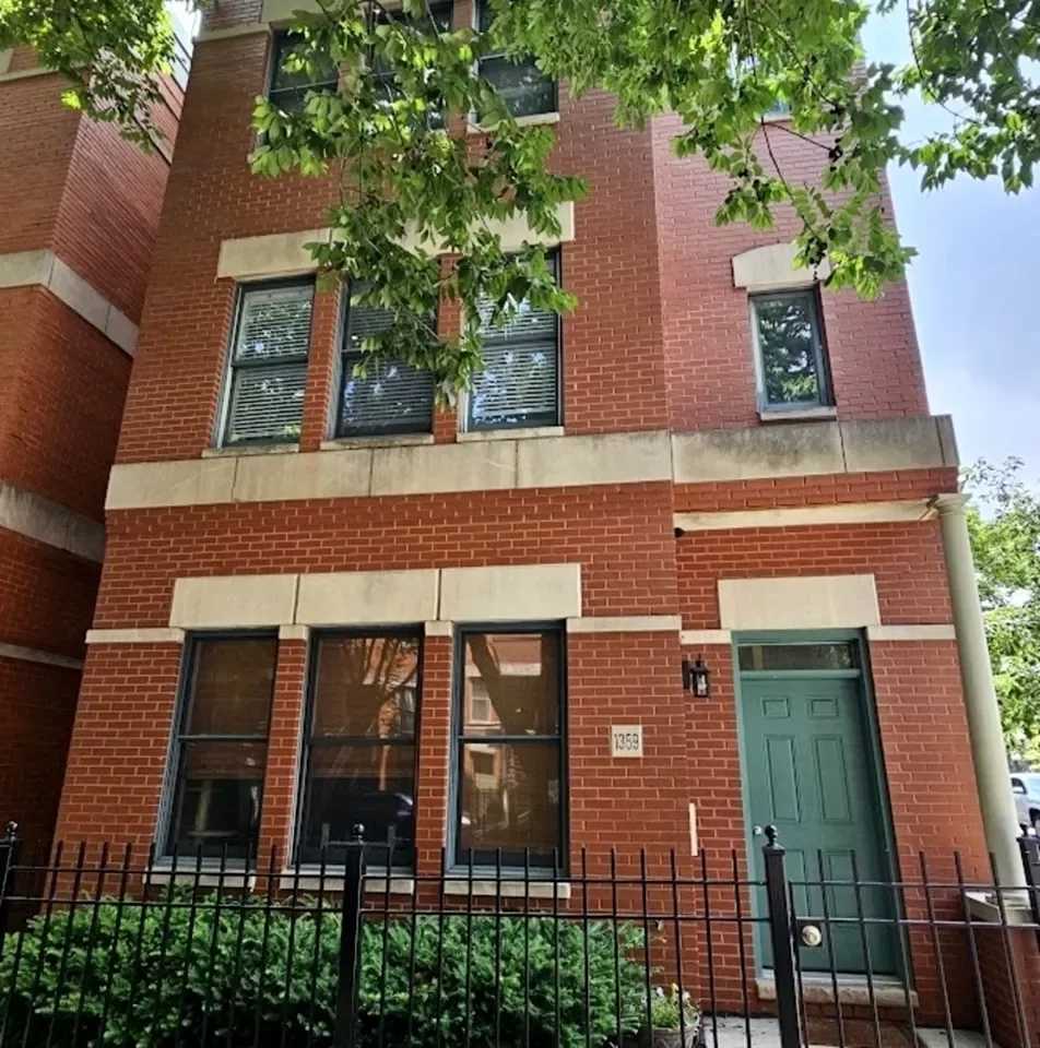 2BR Condo for Sale in Chicago, IL