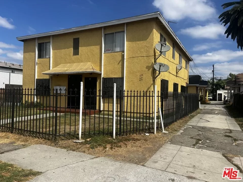 4BR Multi-Family for Sale in Los Angeles, CA