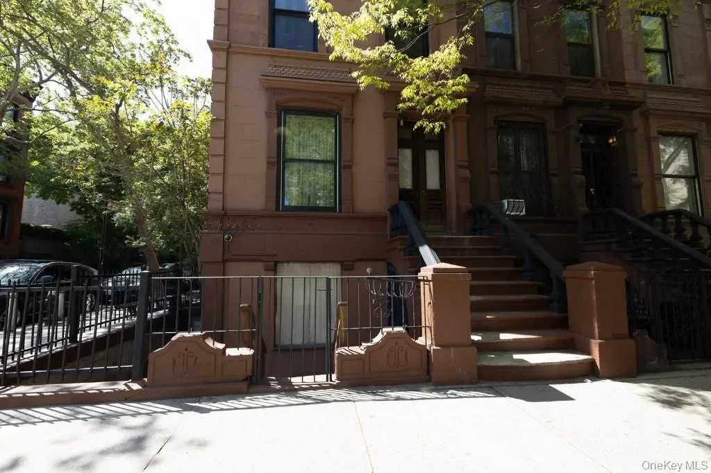 5BR House for Sale in New York, NY