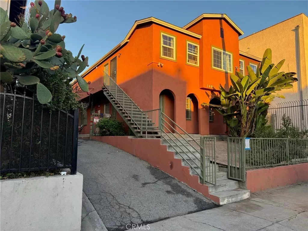 8BR Multi-Family for Sale in Los Angeles, CA