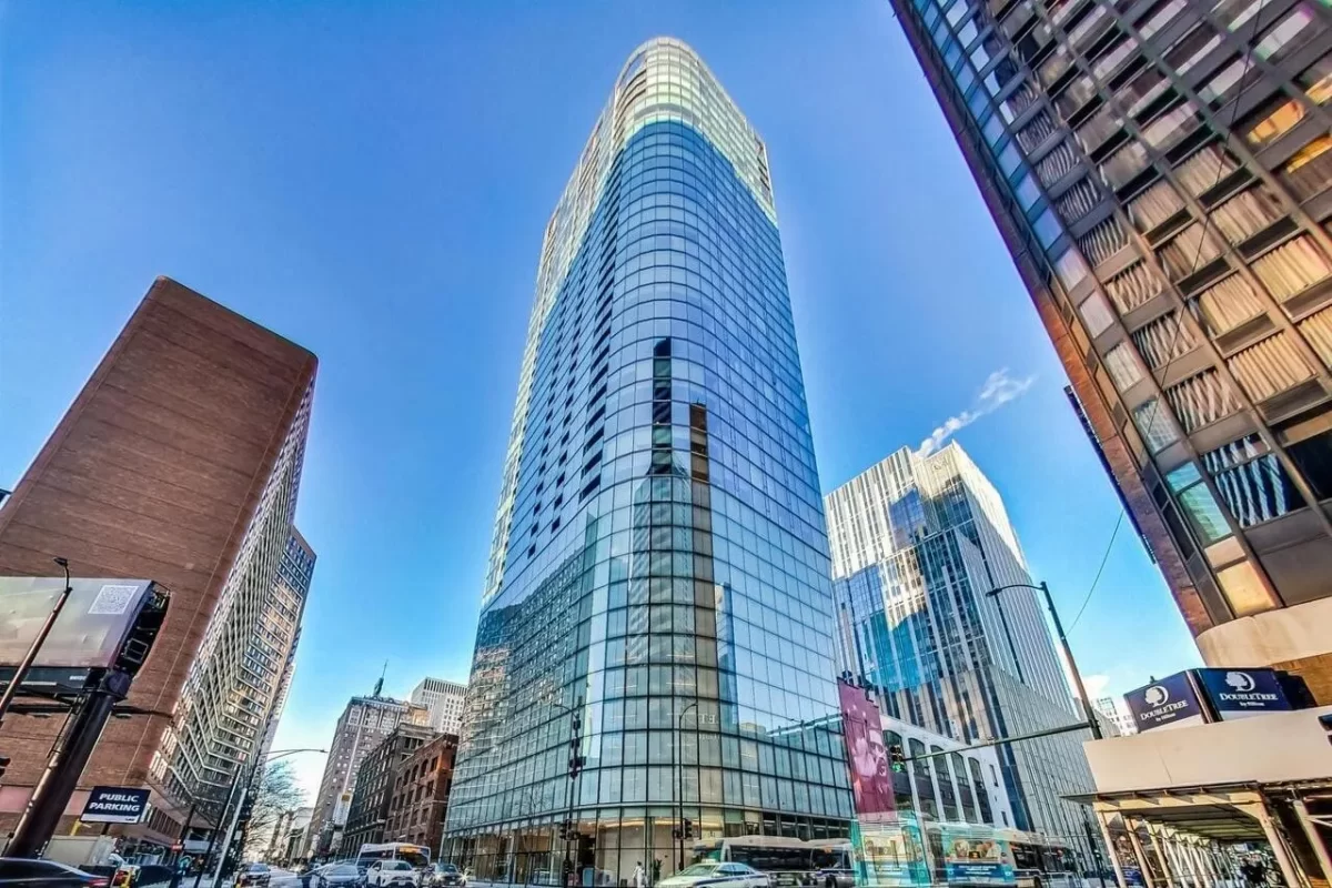 2BR Condo for Sale in Chicago, IL