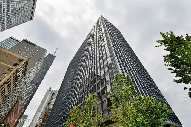 Condo for Rent in Chicago, IL