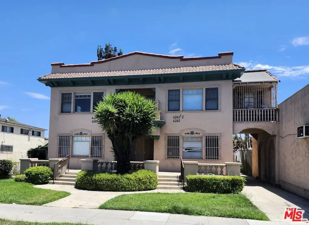 4BR Multi-Family for Sale in Los Angeles, CA