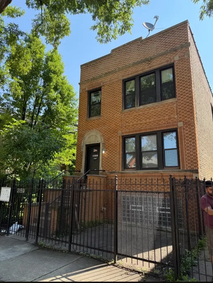 2BR House for Rent in Chicago, IL