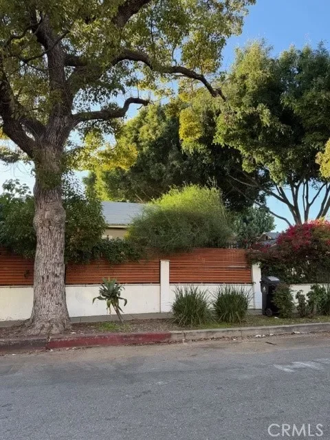 8BR Multi-Family for Sale in Los Angeles, CA