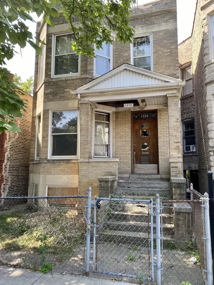 4BR Multi-Family for Sale in Chicago, IL