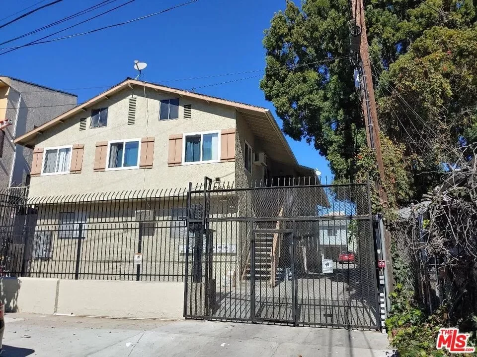 2BR Townhouse for Rent in Los Angeles, CA