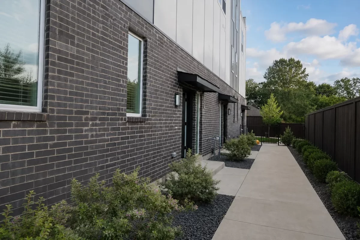 2BR Townhouse for Sale in Dallas, TX