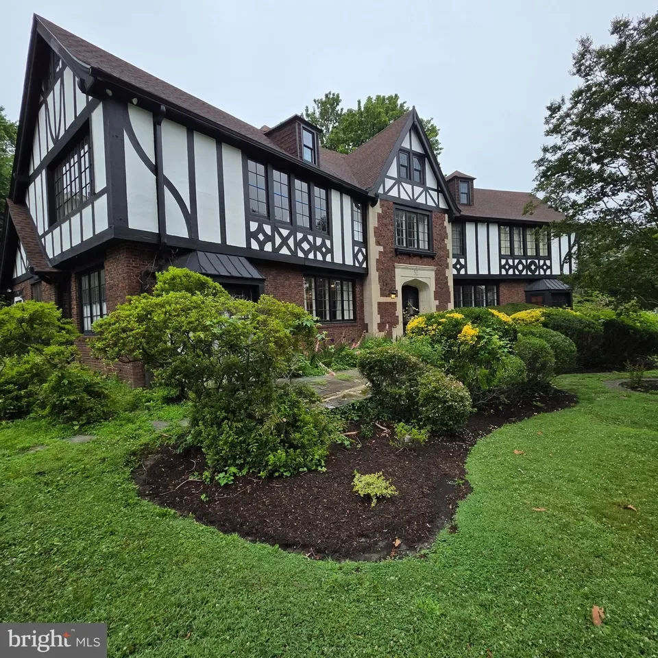 8BR House for Sale in Elkins Park, PA