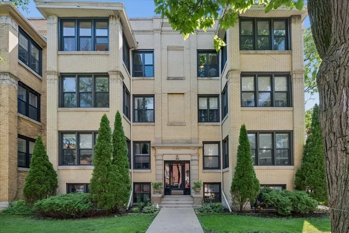 2BR Condo for Sale in Chicago, IL