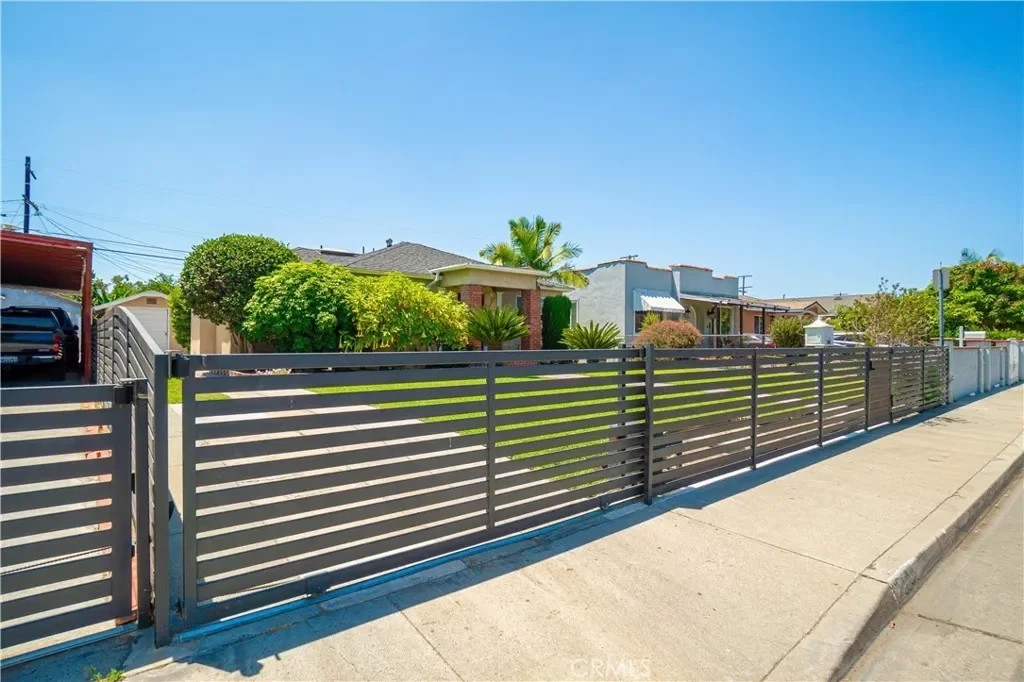 4BR House for Sale in Huntington Park, CA