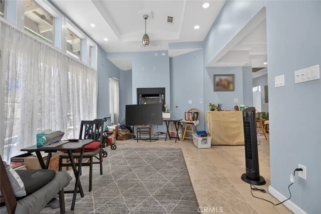 4BR House for Sale in Los Angeles, CA