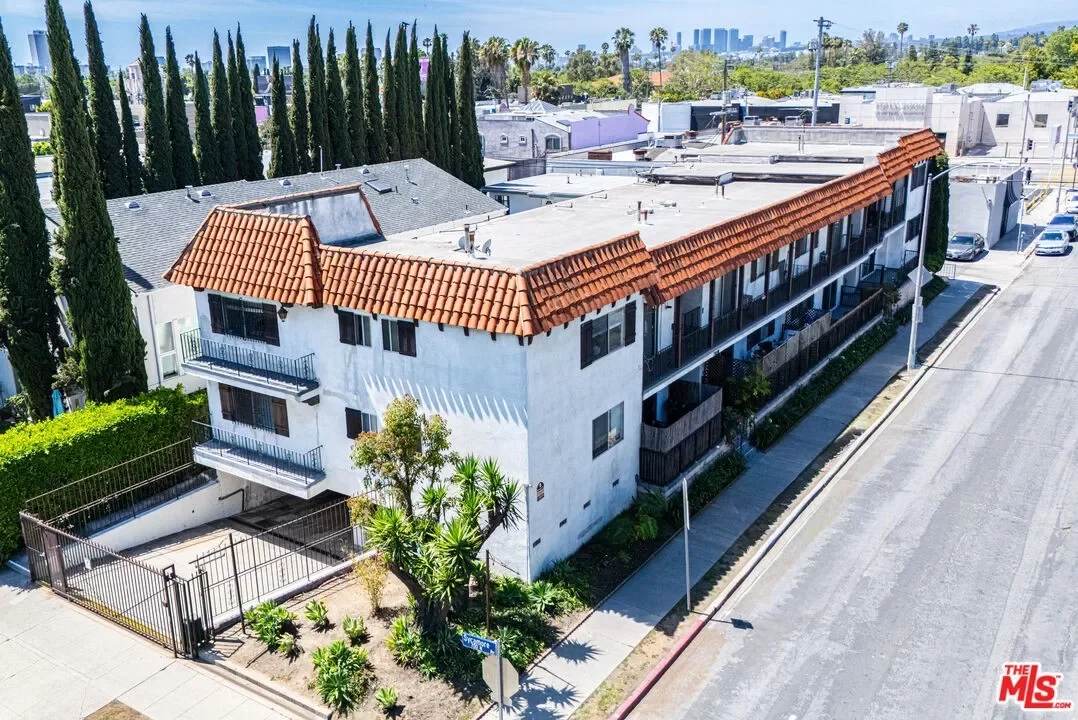 2BR Multi-Family for Sale in Los Angeles, CA