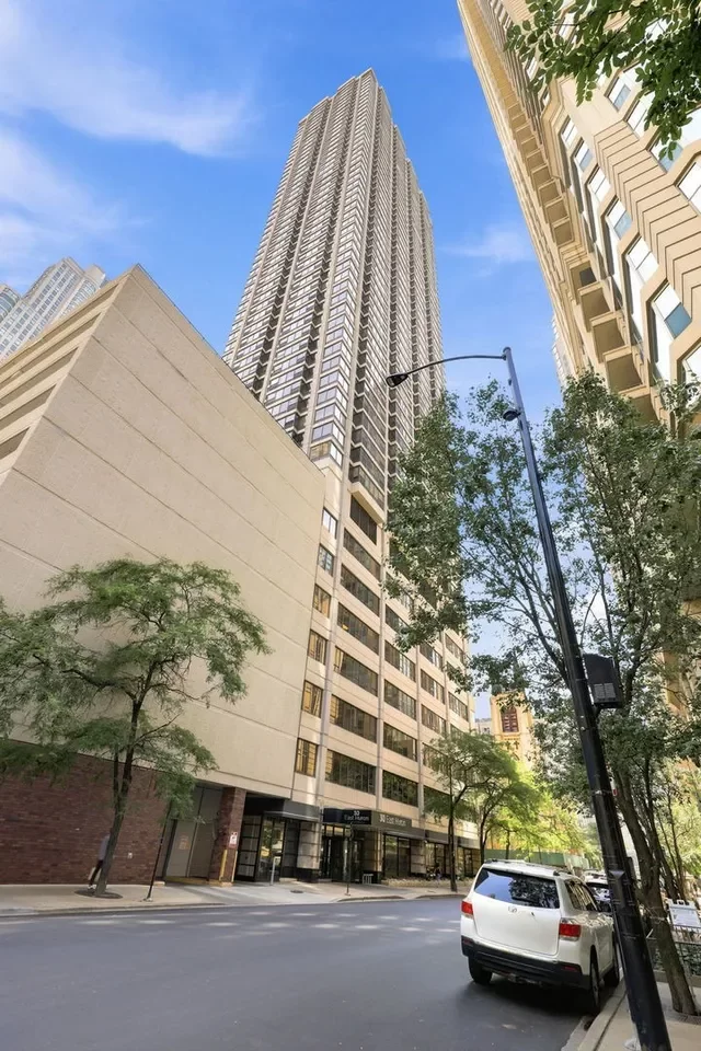 2BR Condo for Sale in Chicago, IL