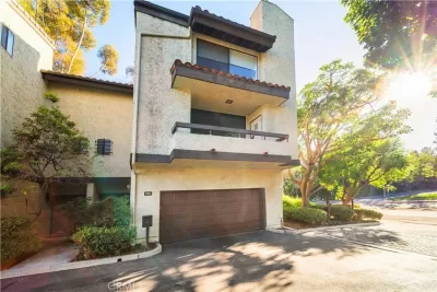 3BR Townhouse for Sale in Los Angeles, CA